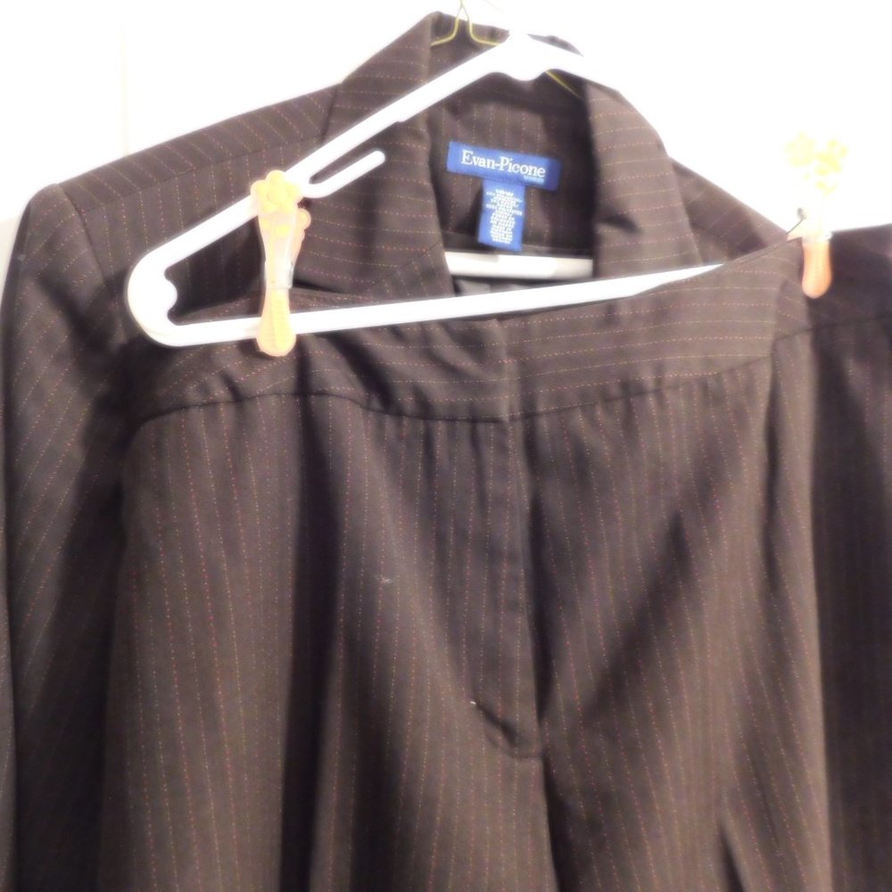 Evan Picone Woman - 18W - 2 piece Suit Brown/Red